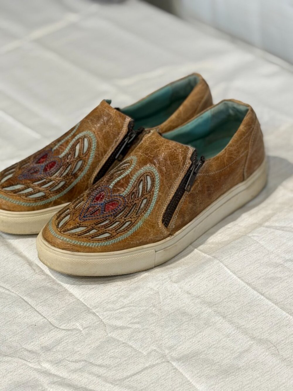 Corral Distressed Tan Winged Heart Zip Casual Shoes E1553 Size 8 - Picture 3 of 7